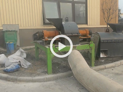 Semi-wet material crushing machine is working